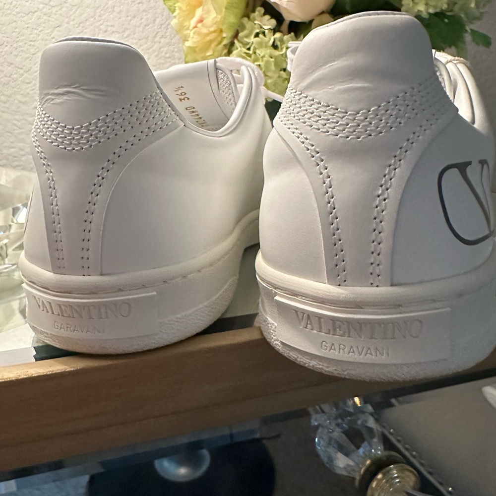 VALENTINO GARAVANI
Backnet leather trainers
36.5 EU. Worn once - Picture 14 of 16